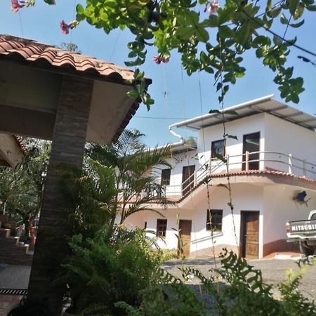 Hotel El Pez Dorado Rio Dulce Town Eksteriør bilde