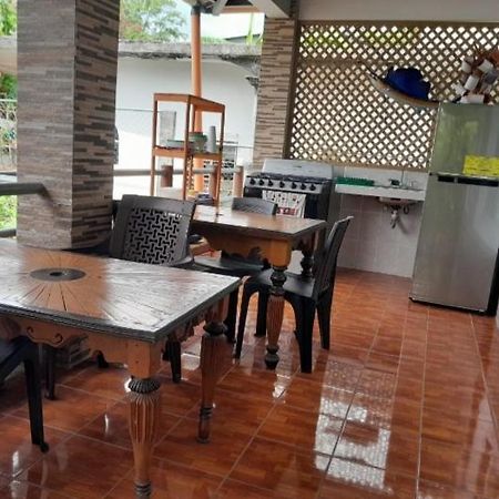 Hotel El Pez Dorado Rio Dulce Town Eksteriør bilde