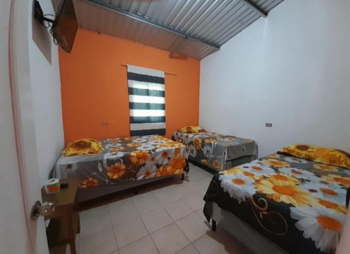 Hotel El Pez Dorado Rio Dulce Town Eksteriør bilde