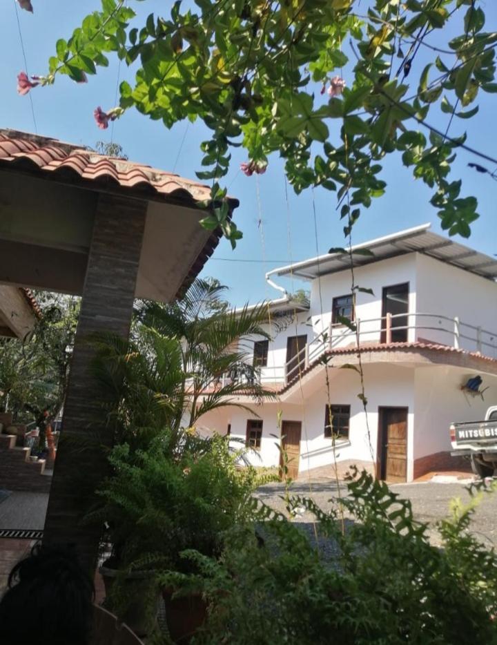 Hotel El Pez Dorado Rio Dulce Town Eksteriør bilde