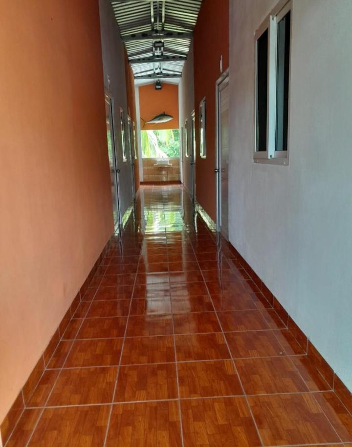 Hotel El Pez Dorado Rio Dulce Town Eksteriør bilde